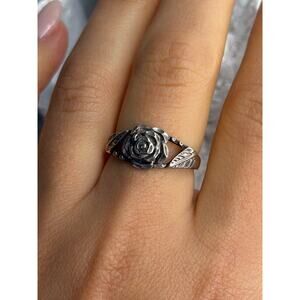 Flower Design 925 Sterling Silver Ring Size 8